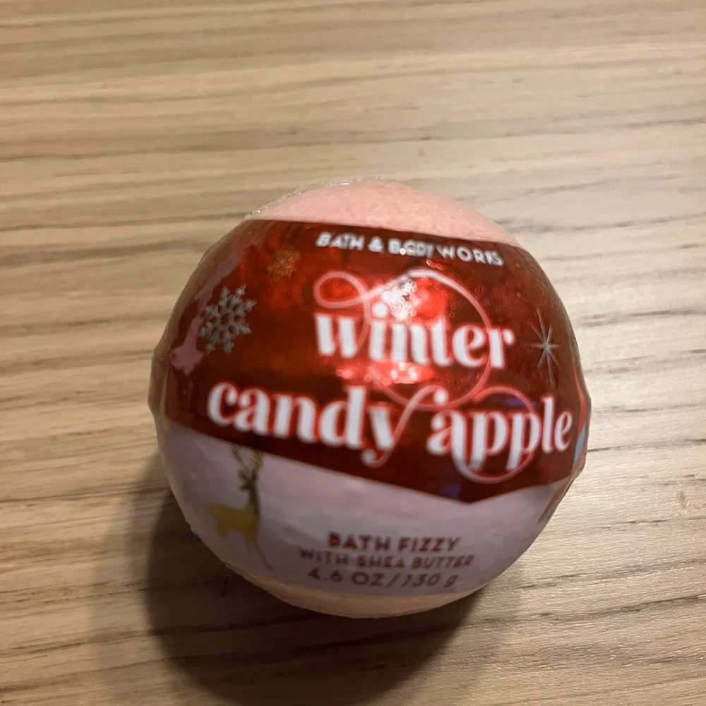 Bath & Body Works Bath Fizzy. Winter Candy Apple.